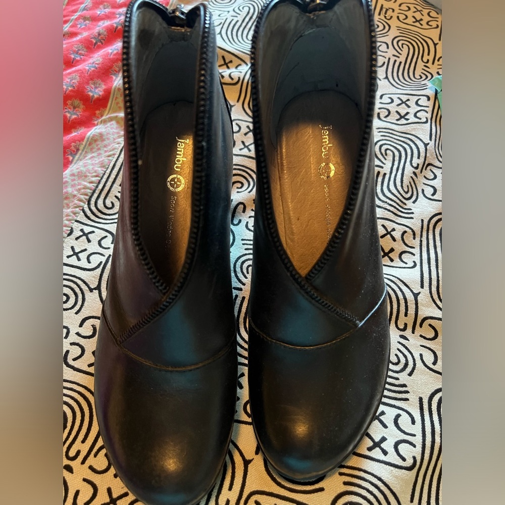 Jambu back leather 8.5 high heeled booties with zipper accents